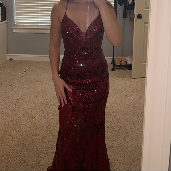 WhatchamaCallit Amarra Red/Maroon, sequin, tie back, Prom dress! size 00, XS. - Picture 5 of 5